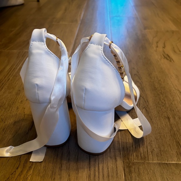 White block heel - Picture 4 of 5